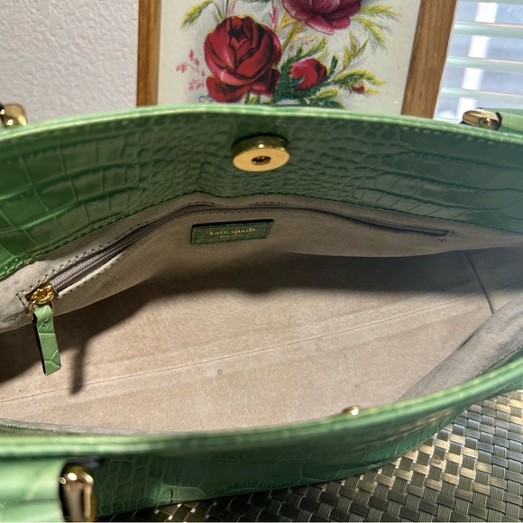 Kate Spade Elegant Green Crocodile-Embossed Clutch Purse - Picture 10 of 11